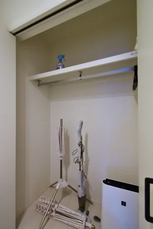 空気清浄機や掃除機・室内物干しやコロコロまである! 収納スペースも是非ご利用ください!