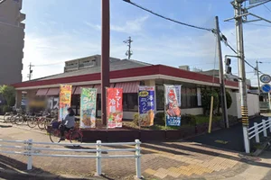 ガスト 本陣通店まで車で4分。