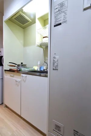 システムキッチンで自炊も可能で　キッチン用具や備品などもあり！　食材を用意していただくと即日自炊可能！