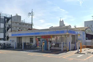 ローソン 本陣駅前店まで徒歩2分。