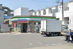 ファミリーマート 中村上ノ宮町店まで徒歩3分。