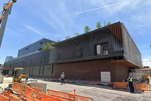 中村区役所まで徒歩6分。