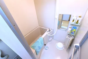 バストイレ別が嬉しい！　シャンプーやコンディショナー・ボディーソープなども完備してあり　湯舟が広いので一日の疲れをゆっくり落とせます！