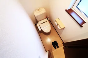 温水暖房便座付き　バストイレ別！