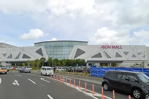 イオンモール新利府まで車で13分。