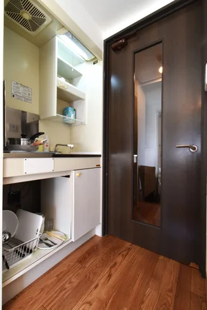 調理器具やコップ・お茶碗・お皿・スプーン・箸・フォークなどあります！