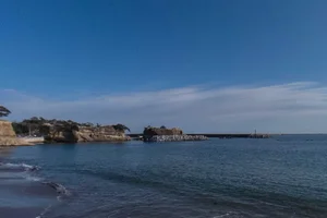 湊浜まで車で9分。