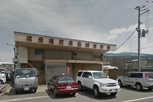 塩釜水産物仲卸市場まで車で14分。