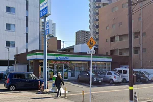 ファミリーマート 二十人町店まで徒歩6分。