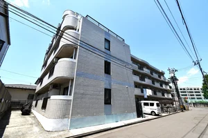 駐輪場もありで近場への買い物などに便利です。　小鶴新田駅へ徒歩圏内で周辺にはコンビニなどもあり便利なエリア！