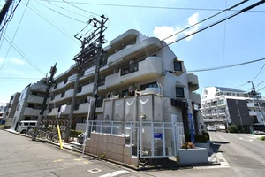 敷地内ゴミ捨て場有！　朝の忙しい時間帯も楽々ごみ捨て可能！