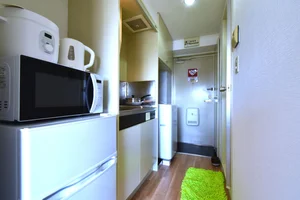 冷蔵庫・電子レンジ・炊飯器など　家電類が多種多様で豊富！　キッチンも調理器具や食器類取り揃えています！
