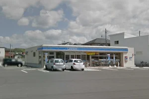 ローソン 仙台国見一丁目店まで徒歩2分。