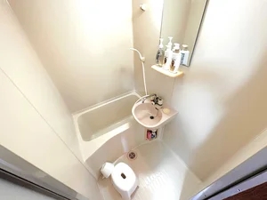 バスルーム画像です♪滋賀大津駅前ウィークリーマンションでは、お風呂用の桶もあるのでごゆっくりと快適にご利用いただけます★水道光熱費込みの嬉しいウィークリーマンション★