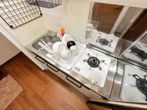 【キッチン画像】滋賀大津駅前ウィークリーマンション♪冷蔵庫、電子レンジ、炊飯器、ケトル、調理器具や食器類もご用意しております。利用した初日から自宅感覚で調理が可能です(^^♪