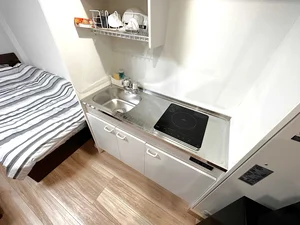 【キッチン画像】滋賀大津(滋賀病院前)ウィークリーマンション♪冷蔵庫、電子レンジ、炊飯器、ケトル、調理器具や食器類もご用意しております。利用した初日から自宅感覚で調理が可能です(^^♪