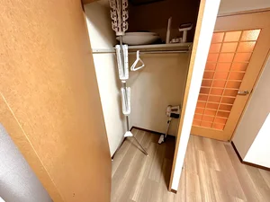 【掃除機完備】三重県四日市市ウィークリーマンション・三重県四日市市マンスリーマンションではビジネスホテルと違い、自宅と同じように生活できるのが強みの1つです。