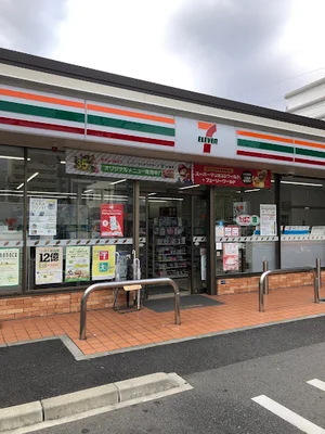 セブン-イレブン 四日市中浜田町店まで徒歩3分