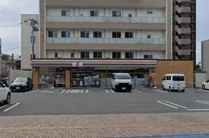 セブン-イレブン 久留米荘島町店まで徒歩2分。