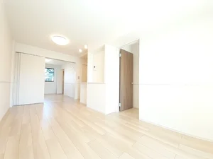 のマンスリーマンション・ウィークリーマンション「ＫＡＺＡＧＵＲＵＭＡ　Ⅰ 202・洋室(No.727841)」メイン画像