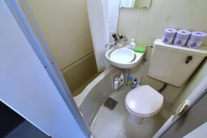 シャンプーやコンディショナー・ボディーソープ・お風呂洗剤・トイレ洗剤・ブラシなど豊富なラインナップ備品！