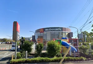 マクドナルド １号線殿田橋店まで車で10分。