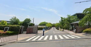 立命館大学まで車で17分、6.0km。