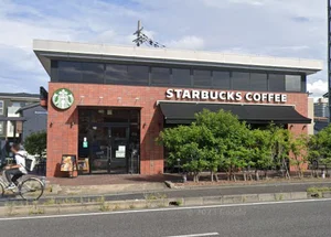 スターバックス コーヒー 草津国道１号店まで車で9分、2.3km。
