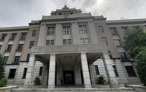 滋賀県庁まで徒歩12分、900m。