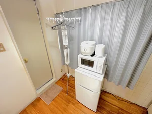 冷蔵庫・電子レンジ・炊飯器・ケトルを常備設置しております(^^)/