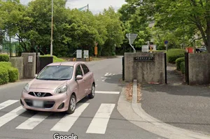 滋賀医科大学まで車で7分、2.3km