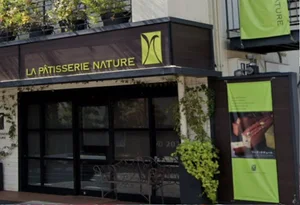 ラ・パティスリーナチュールまで徒歩5分、300ｍ。