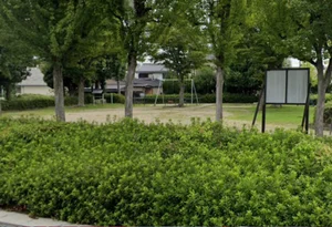 瀬田焼野児童公園まで徒歩６分、400ｍ。