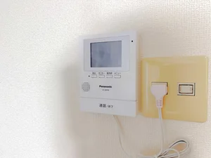 【設備画像】防犯対策もバッチリ★TV付きインターホンは女性の大津(ＪＲ瀬田駅前)ウィークリーマンションでの1人暮らしでも安心してお過ごしいただけます♪
