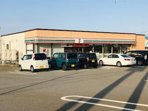 セブン-イレブン 高岡野村北店まで徒歩6分