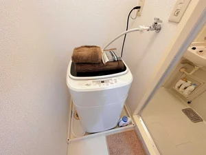 【洗濯機・タオル】ホテルと違い高岡(高岡市役所前)ウィークリーマンションでは洗濯が毎日できます。その分、着替えも少なく、手軽に利用できるをコンセプトに7日以上の生活に適したお部屋となってます♪