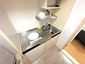 【キッチン画像】高岡駅前ウィークリーマンション♪冷蔵庫、電子レンジ、炊飯器、ケトル、調理器具や食器類もご用意しております(^^♪