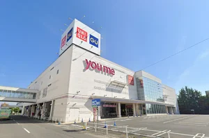 ユニクロ高松店まで車で9分、2.9km。