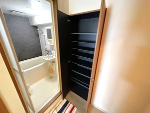 【シューズボックス】瓦町駅前（香川県高松市）ウィークリーマンションでは靴箱も完備♪瓦町駅前（香川県高松市）エリアの出張、旅行にも欠かせないですよね(^^)/7日以上の利用に適した設備がここにはあります。