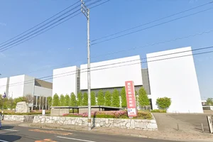 高松市総合体育館まで車で10分、2.7km。