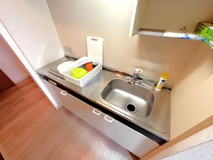 お箸、お鍋、包丁、お皿、ボウル、お玉、食器用洗剤、簡単な調理器具は各種取り揃えています♪瓦町駅前（香川県高松市）ウィークリーマンション・瓦町駅前（香川県高松市）マンスリーマンション♪