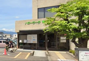 ハローワーク草津まで車で5分、1ｋｍ。