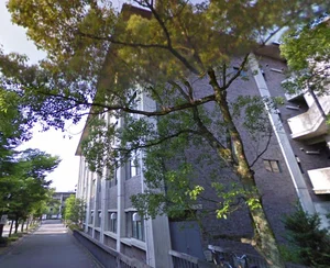 立命館大学まで車で17分、5.9km。