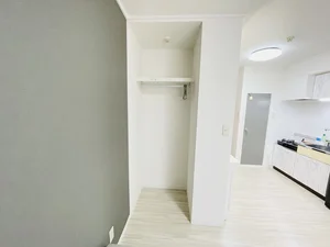 収納スペース有★☆長期滞在でも安心！！嬉しいポール付☆☆