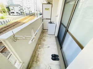 洗濯竿・スリッパ備え付☆入居中洗濯もできるので、コインランドリーに行かなくても大丈夫☆☆