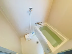 バストイレは別♪バスルームには風呂桶・風呂イス・風呂用洗剤・スポンジをご用意しておりますのでぜひご活用ください！