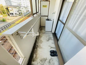洗濯竿・スリッパ備え付☆入居中洗濯もできるので、コインランドリーに行かなくても大丈夫☆☆