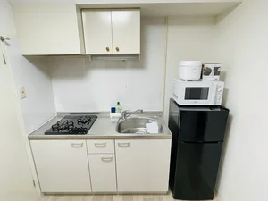 冷蔵庫・炊飯器・ケトルがありますので、自炊できます♪