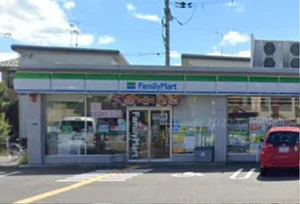 ファミリーマート 草津野路店 徒歩4分