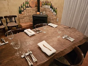 サロン・ド・エスタミネまで徒歩7分